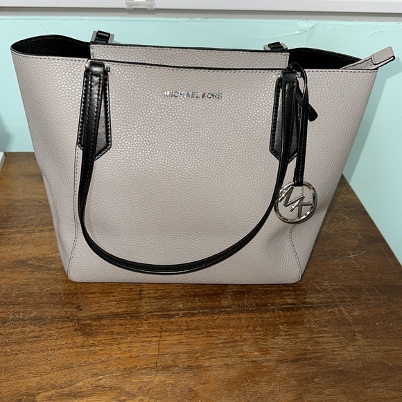 Michael kors grey and black tote - Picture 2 of 6